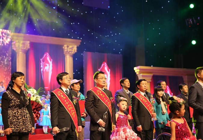 éç¥æååè£äºé¿åº·æµ·å2014å¹´1æ18æ¥è£è·âå·¥è¡æ¯âæå¨çèâ¢2013å¹´åº¦åå¤§âéäººéªå­âè£èªç§°å·